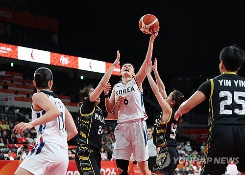 Veteran basketbol forveti açılış galibiyetinde takımın zorlukların üstesinden geldiğini söyledi