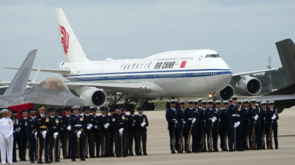 Xi, Trump ile yüksek riskli zirve için ABD'ye indi