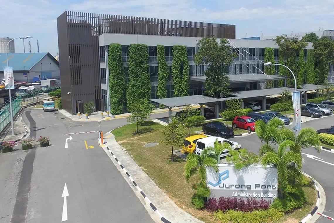 Jurong Port Road inşaat alanında hortum çarpması sonucu işçi öldü; MOM soruşturuyor