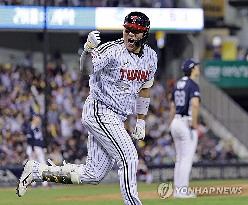 Güney Kore beyzbolunda LG Twins, yıkılacak Jamsil Stadı'nda Doosan Bears'ı yenip 4. sırayı garantiledi