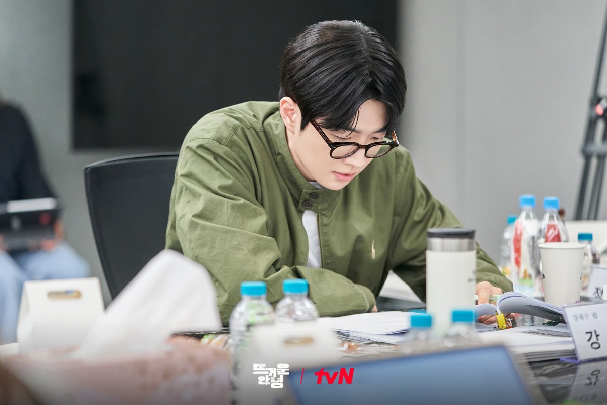 Güney Koreli oyuncular Kang Hoon ve Cho Hyun Chul'un yeni dizisi Happy Anding'den gösterim tarihi