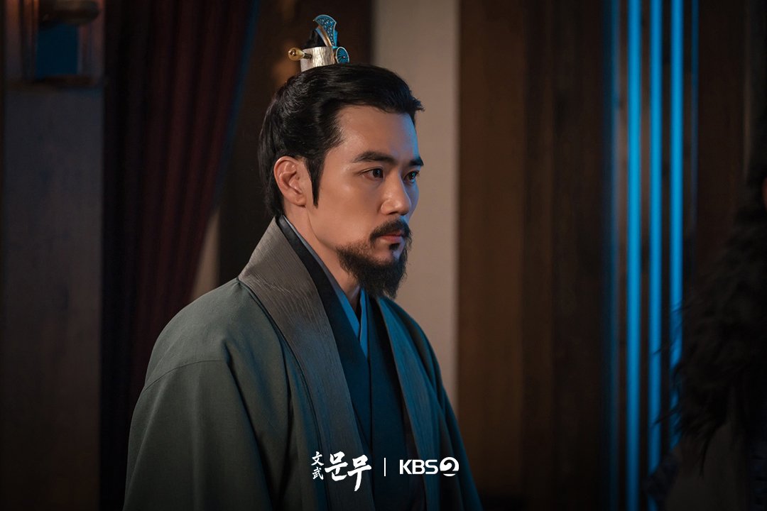 Güney Koreli oyuncu Kim Kang Woo, 'Büyük Kral Munmu'da siyasetçiden Silla kralına dönüşüyor