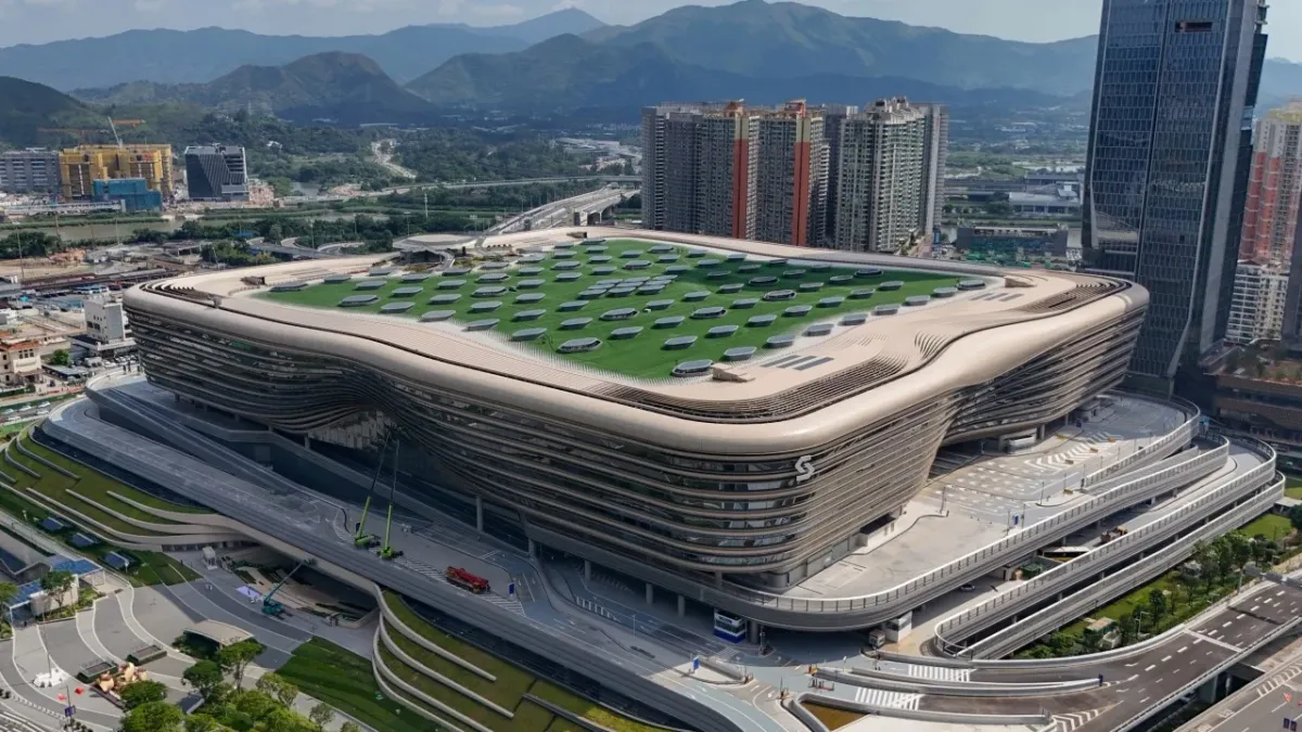 Seyahat acenteleri Huanggang Kapısı turlarına yükleniyor, Hong Kong güvenlik şefi ziyareti ertelemeye çağırdı
