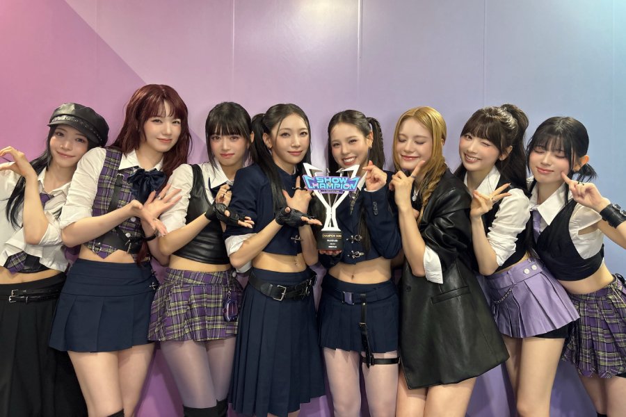 Japon Kız Grubu NiziU, 'Sour Grapes' Şarkısıyla İlk Müzik Programı Birinciliğini Aldı