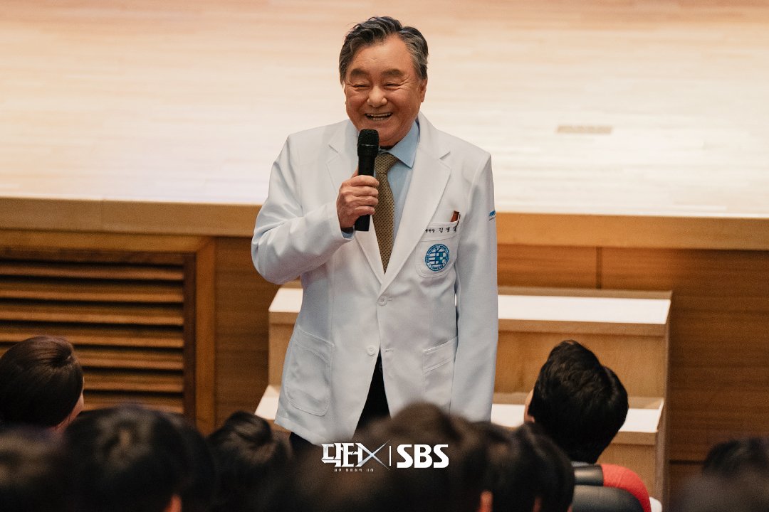 Güney Koreli oyuncu Kim Ji Won, 'Doctor X'te ilk gününde hastane başhekimine kafa tutuyor