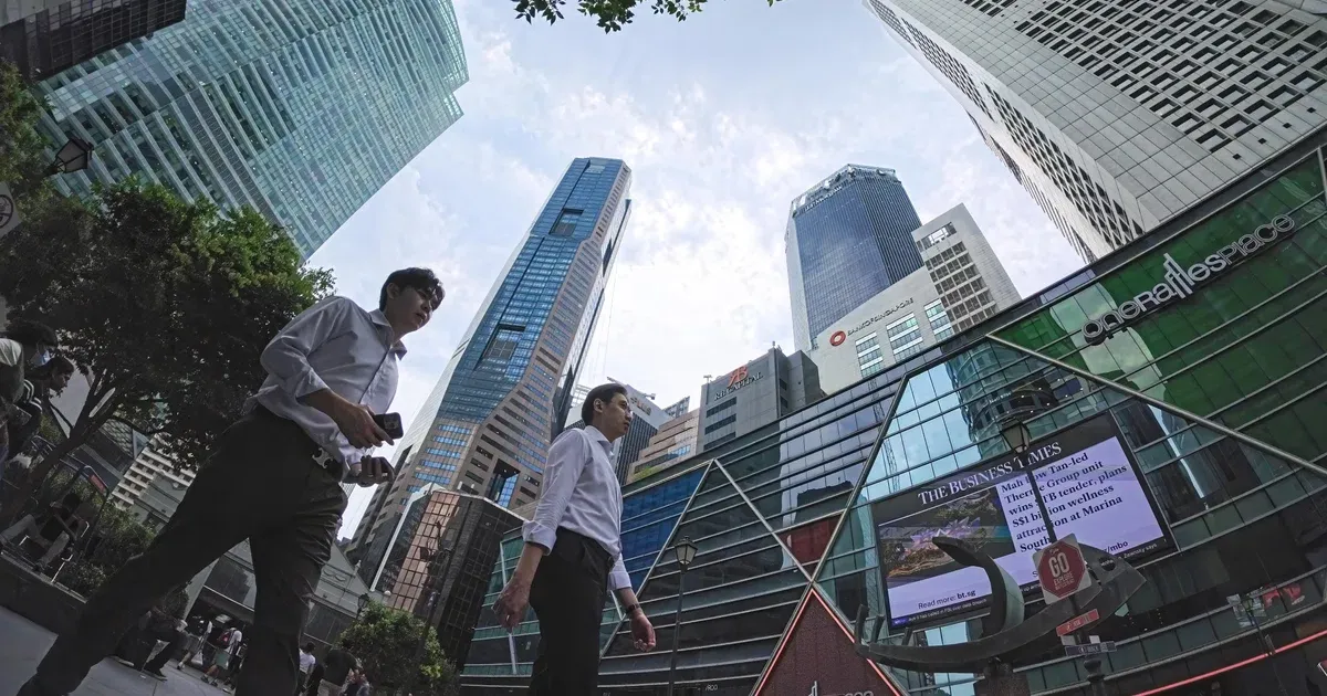 Singapur'da işten çıkarılan beyaz yakalılar daha düşük maaşla işe dönüyor: kayıp medyanı yüzde 25
